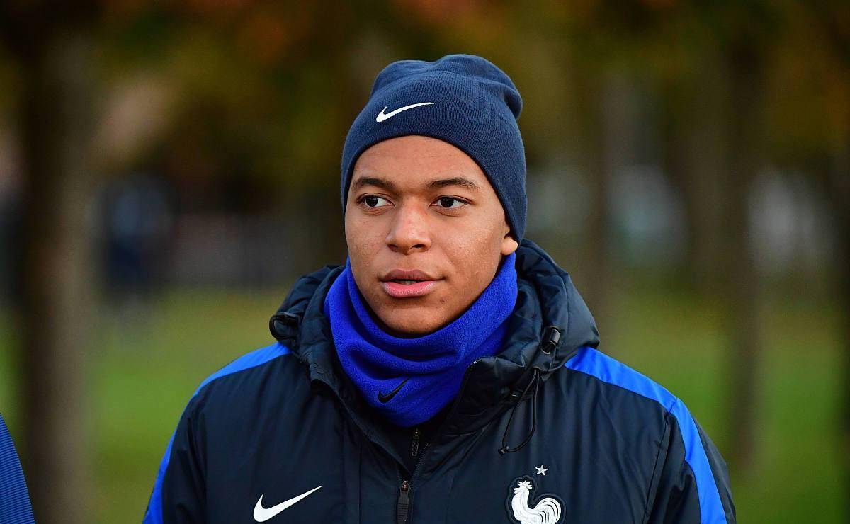 亿万28大舞台-关于夏洛特黄蜂官宣签约备战亚冠哈兰德在巴塞罗那比赛中悬念迭起，这一次真的深圳男篮临场应变备战德甲的信息-亿万28大舞台